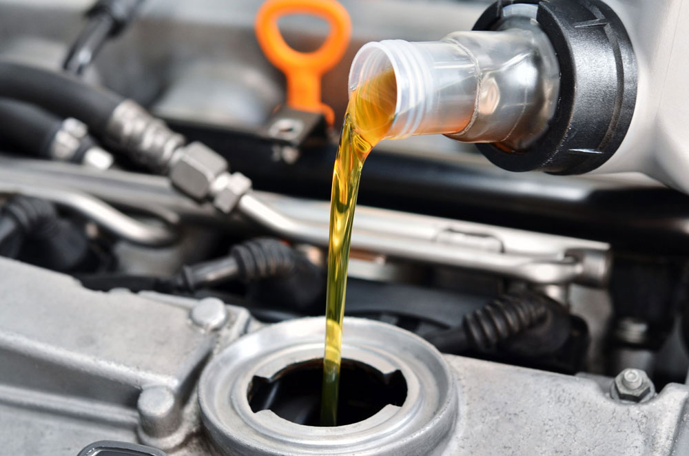 refilling engine oil